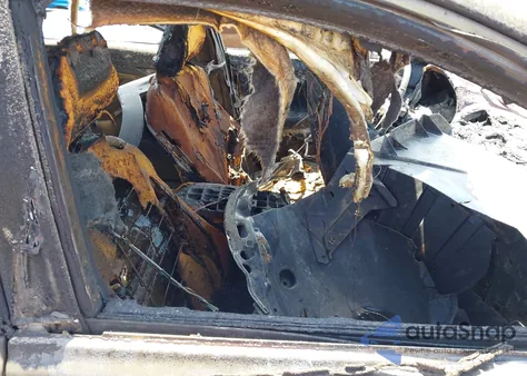 2010 Toyota Camry Xle z USA, uszkodzony, nr VIN 4T4BF3EK7AR037710